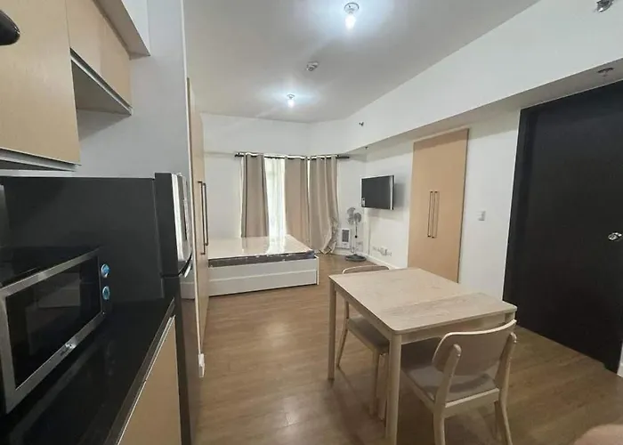 Front Apartment *